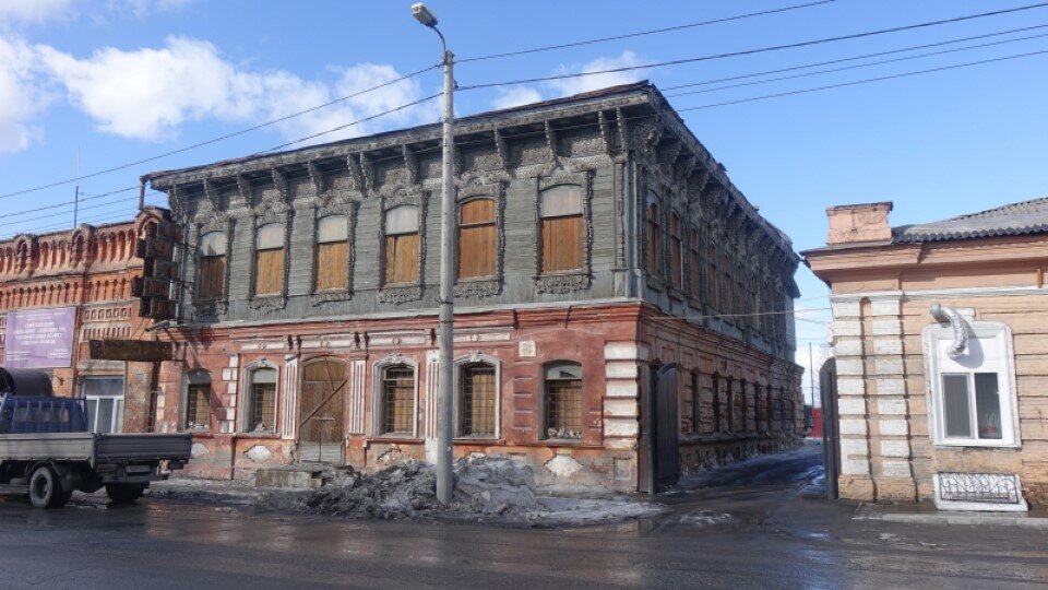     Дом на ул. Ленина в Ачинске ждет своего инвестора. Фото ookn.ru