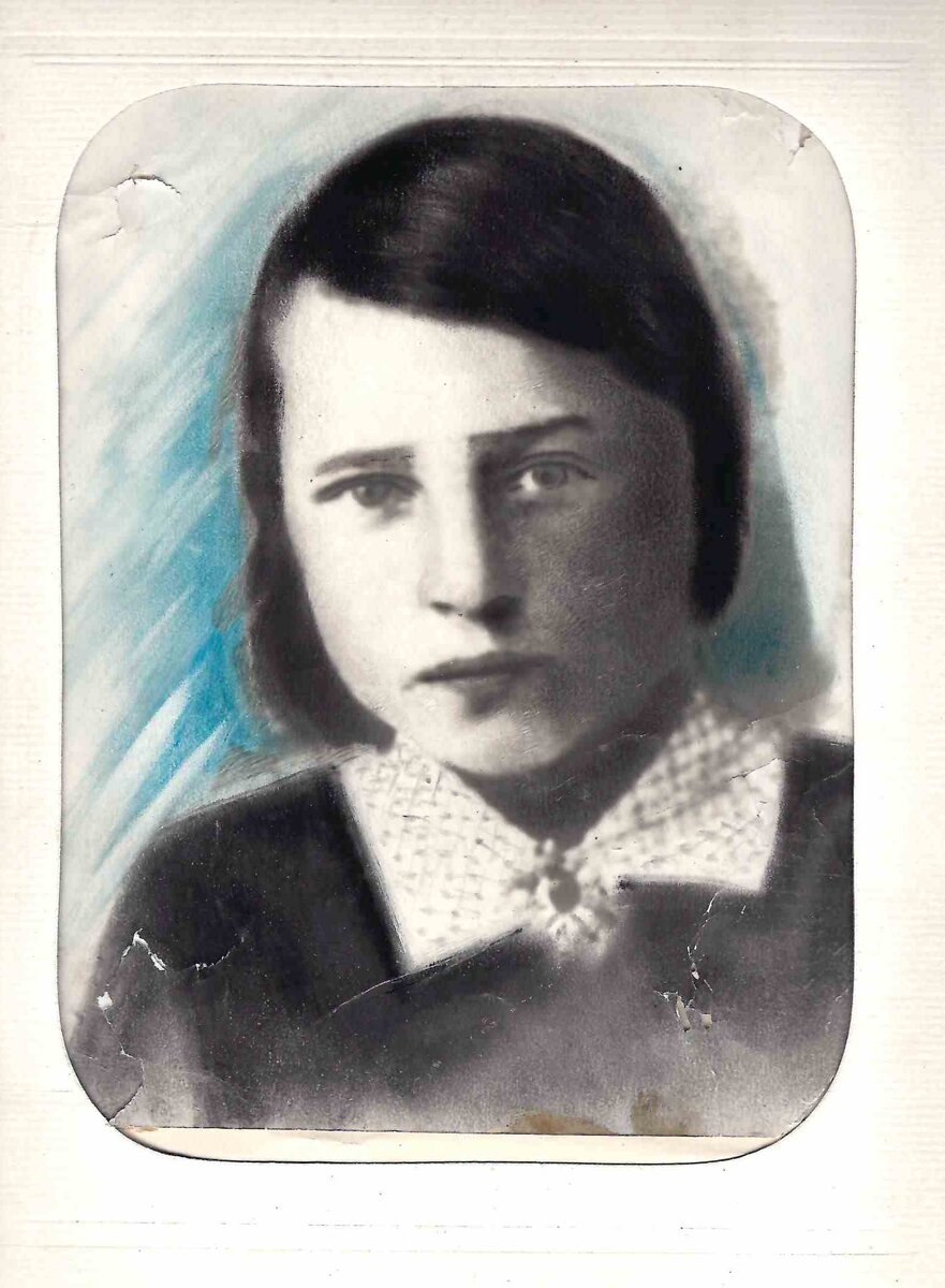 Валентина Диканова, разведчица Михайловского партизанского отряда. Казнена в слободе Михайловке 20 ноября 1942 г.