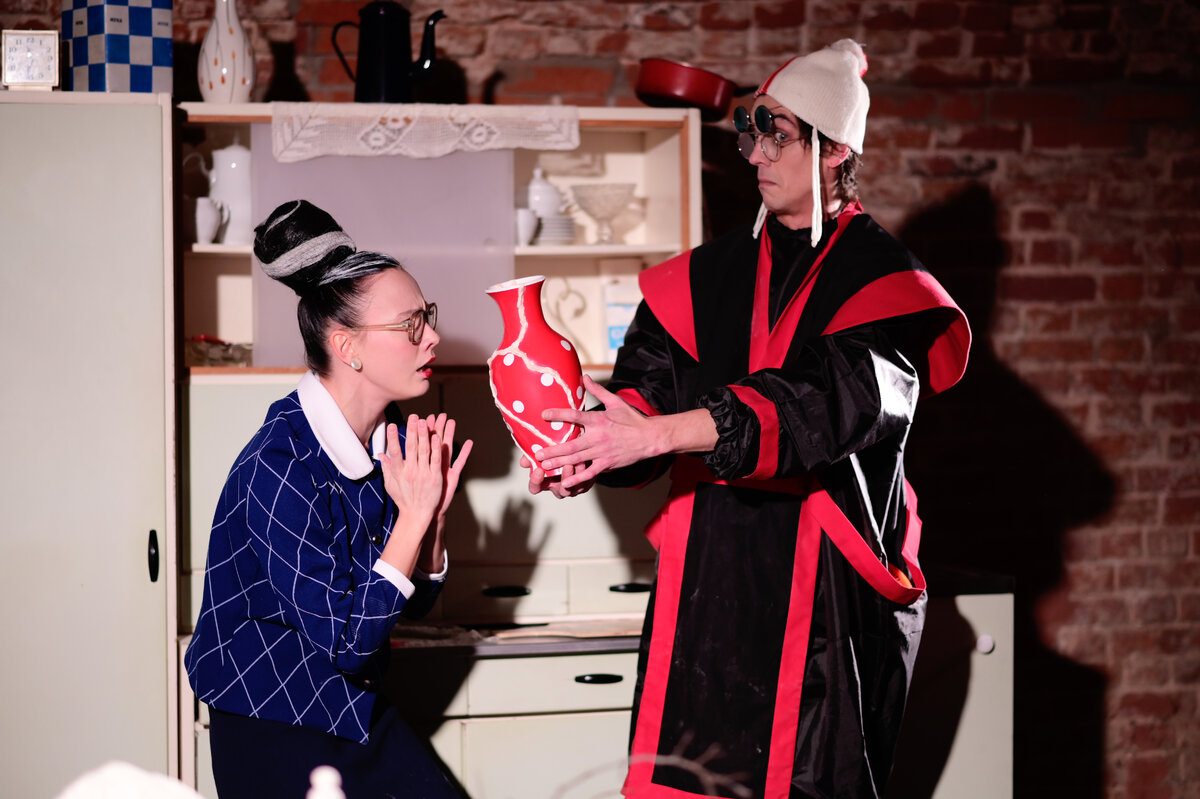     Любовь Литвинова и Никита Мальцев. Спектакль «Как я стал художником»