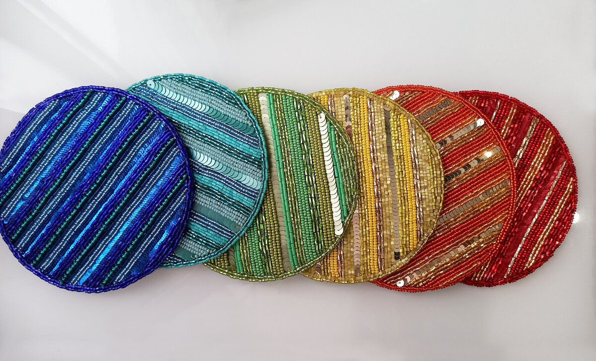 Подстаканники с ручной вышивкой. Фотография моей работы.