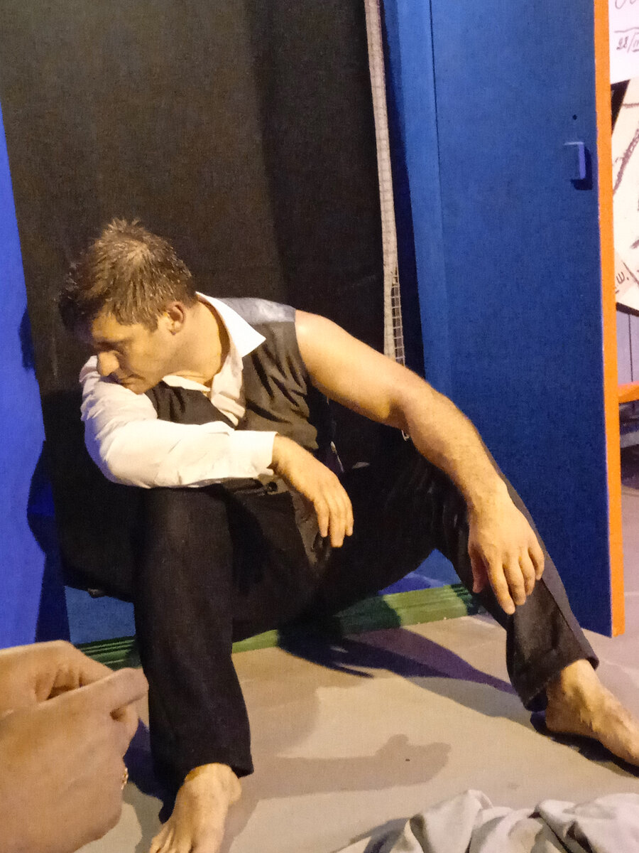 Сцена из спектакля. Маяковский - Сергей Иванюк