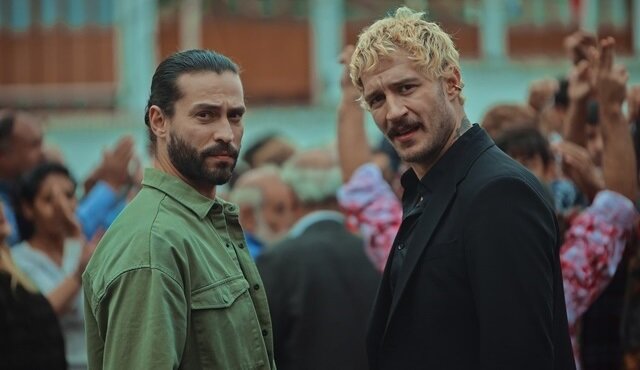 Кадры из сериала "Три куруша". Картинки из Интернета.