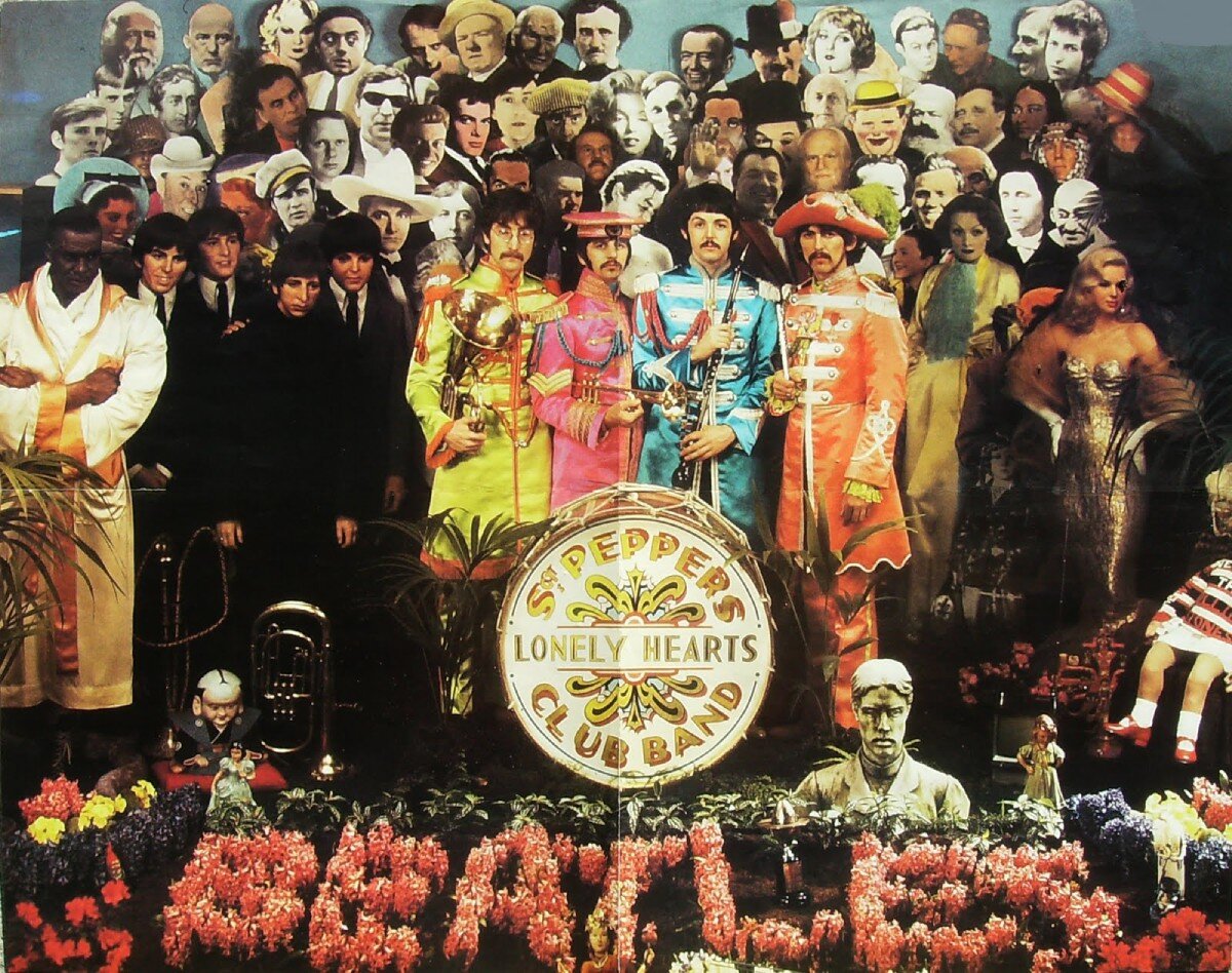 Beatles sgt peppers lonely hearts club. Битлз сержант Пеппер. Обложка Битлз сержант Пеппер. Альбом Sgt. Pepper s Lonely Hearts Club Band. Оркестр одиноких сердец сержанта Пеппера.