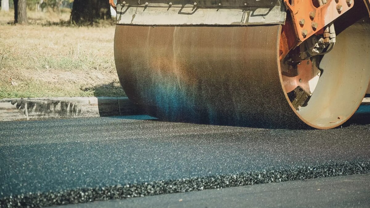     Масштабные работы развернутся в микрорайоне Велижанский. Помимо дорог на улицах, также появится проезд в микрорайон Мелиораторов.