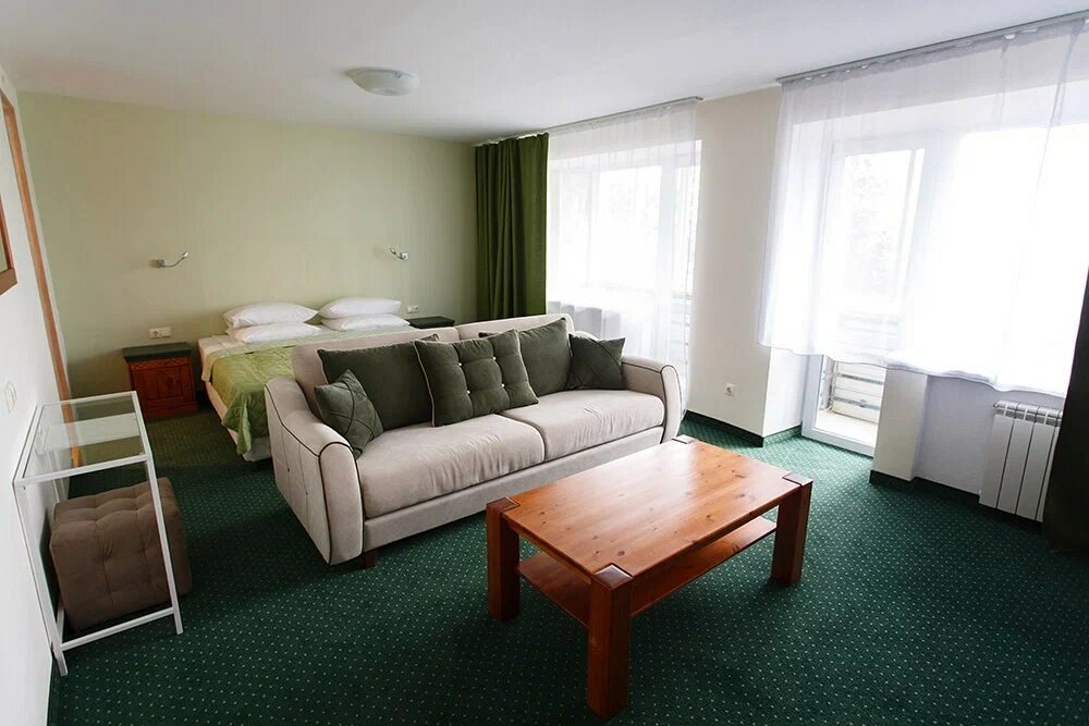 Гостиница спорт кировск. Гостиница Хибины Кировск. Город Кировск гостиница Хибины. Гостиница Долина Кировск.