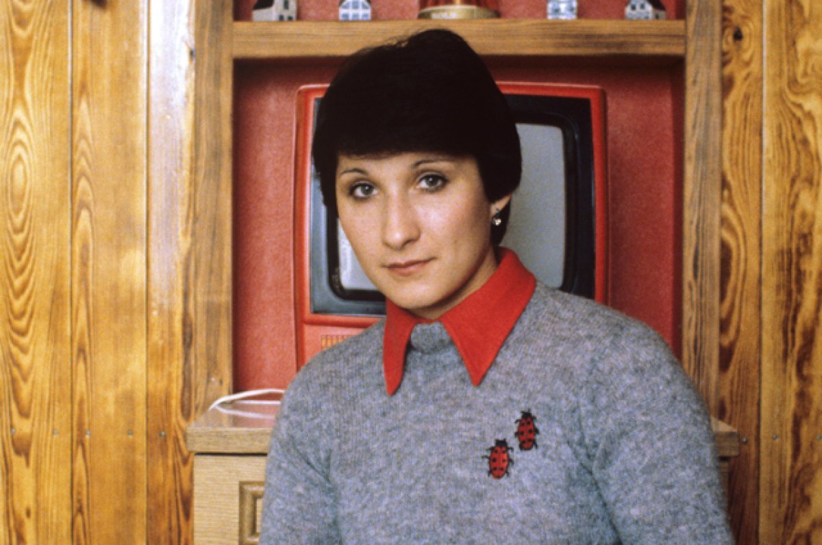    Эльвира Саади дома в Москве, 1982 г.