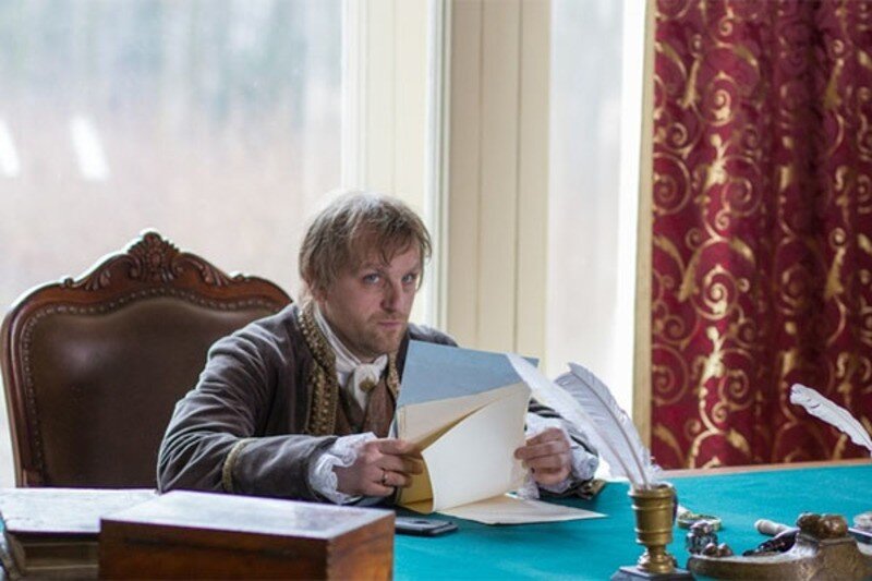 Федор Лавров в образе Глеба Салтыкова в сериале «Кровавая барыня» (реальных изображений мужа Салтычихи не сохранилось).