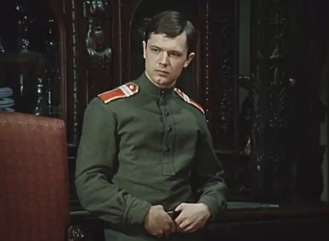 Басов дни турбиных. Владимир басов дни турбиных. Дни турбиных актер и режиссер 5. Владимир басов в фильме мимино. Дни турбиных фильм 1976 дом.