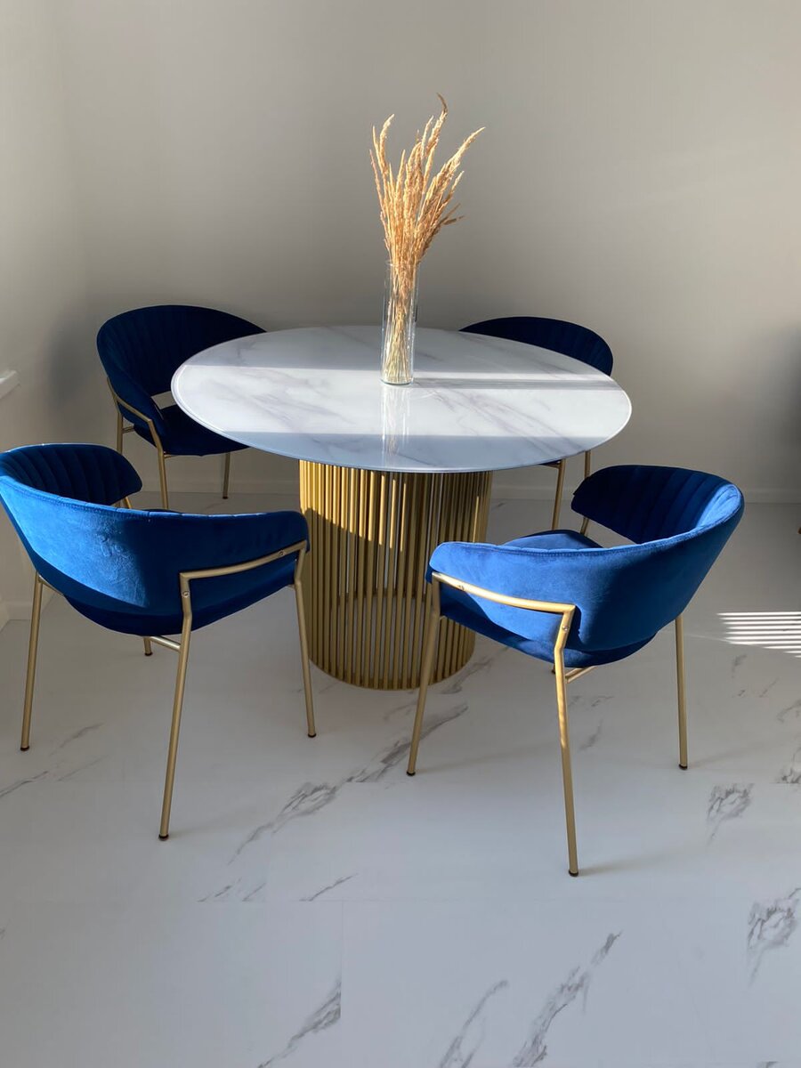 Изысканный обеденный стол из коллекции «Venice» 