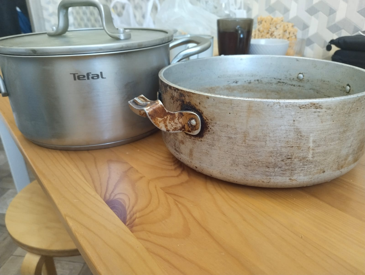 Встреча времен на моей кухне. Одна за 4 рубля, но из СССР,  другая современная, но уже за 4000 рублей.