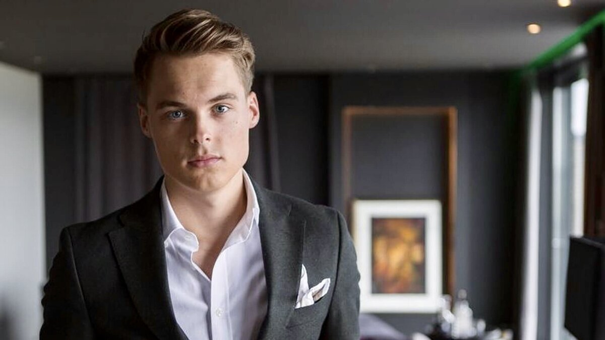 Молодые люди миллионеры. Молодой миллионер. Богатые молодые люди. Молодой миллиардер. Красивый богатый мужчина.