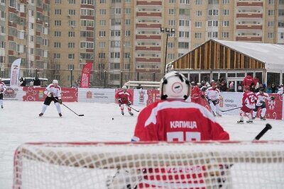    Матч «Легенд хоккея» в рамках «Выходи во двор» © Пресс-служба Министерства физической культуры и спорта Московской области