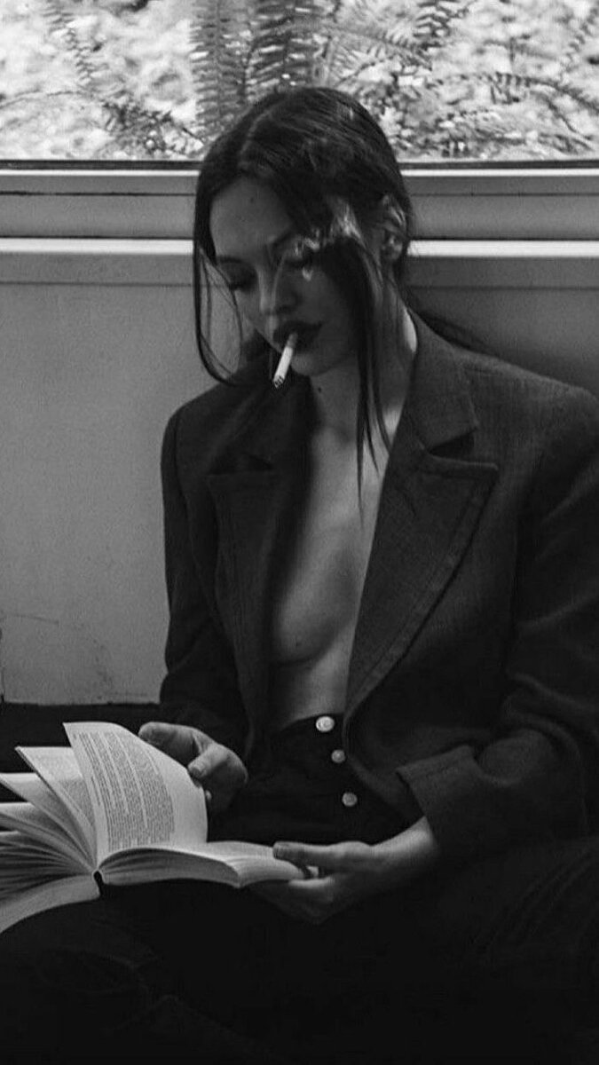 "Жизнь - это всего лишь проблема, которую нужно решать, а не загадка, которую нужно разгадать." - Альбер Камю