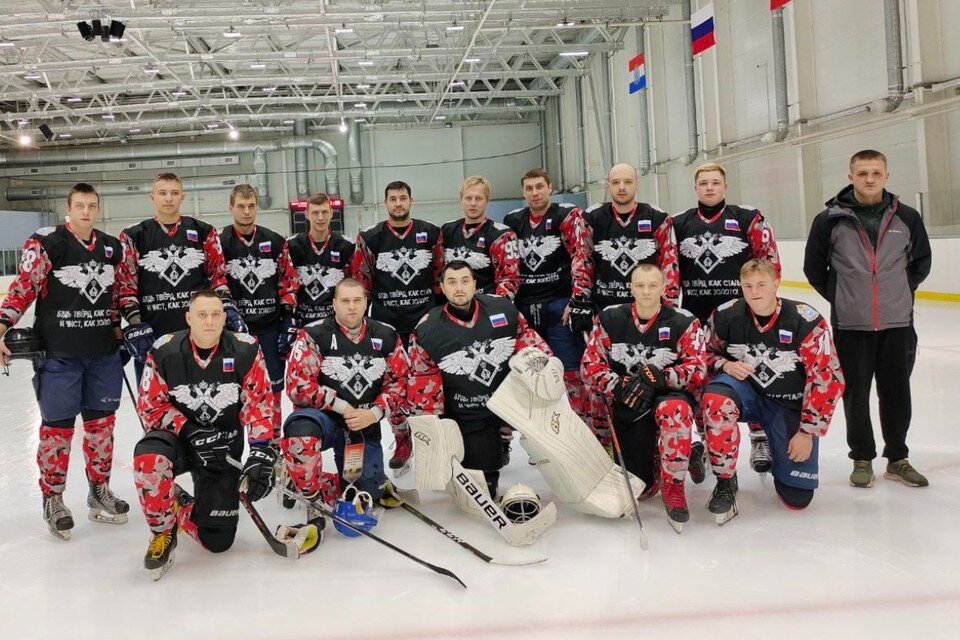    В команде как бывшие профессионалы, так и любители. Фото: ХК «Черные гусары».