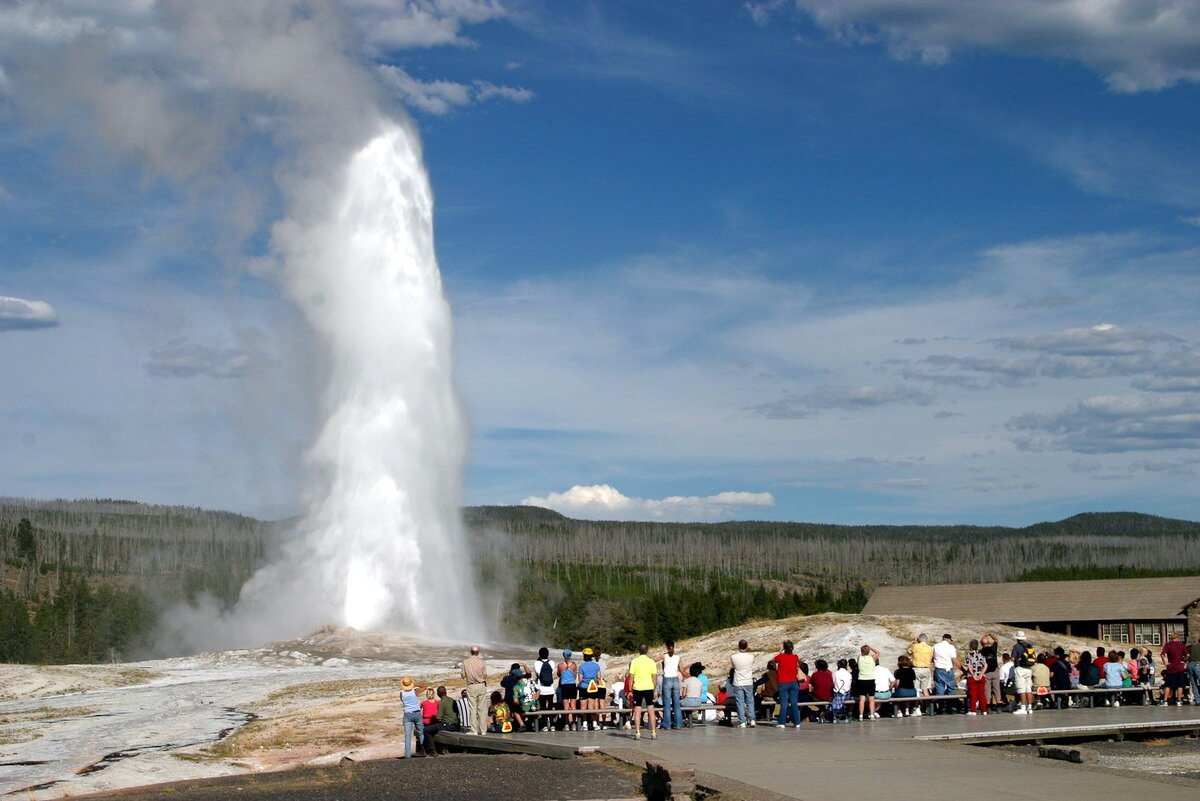 Yellowstone National Park туристы