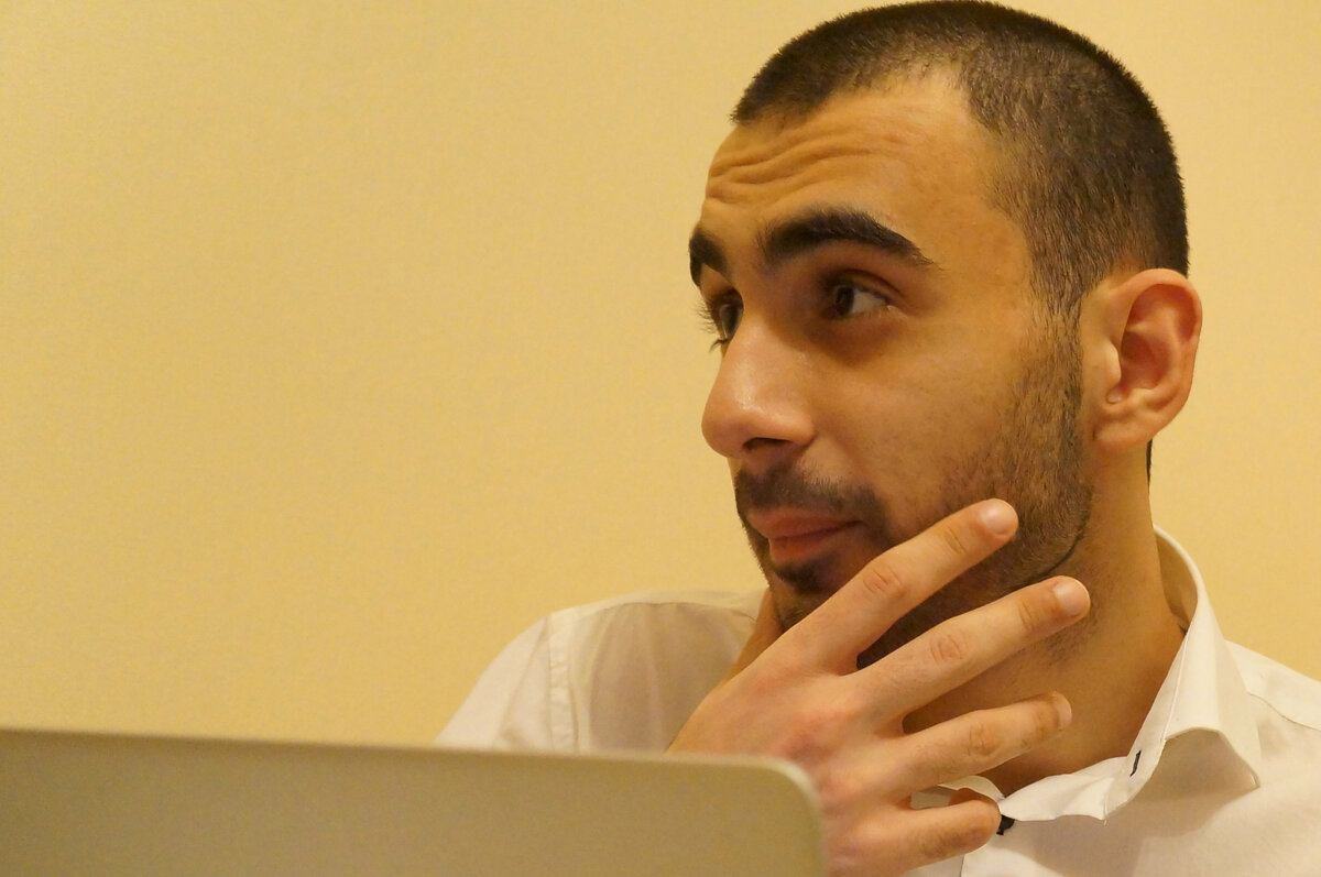 это я думаю, как запомнить очередное не пойми как написанное слово 