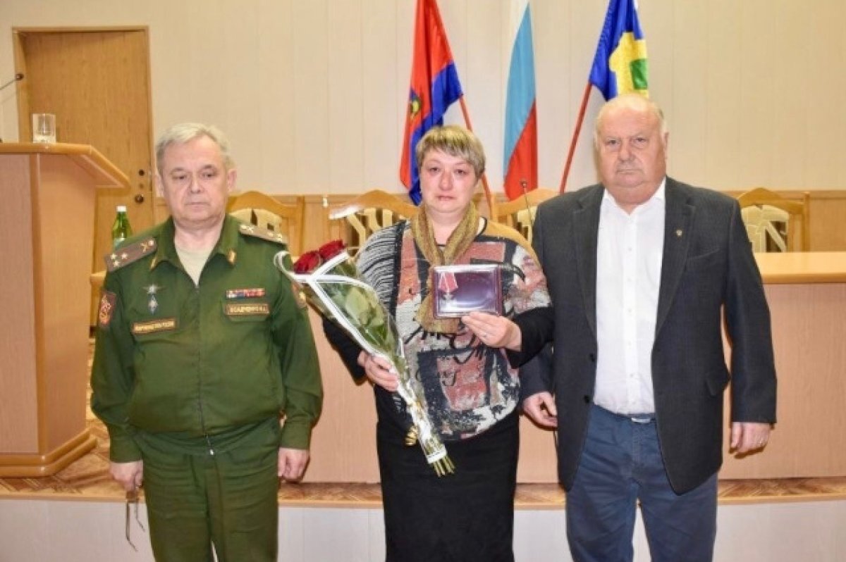    Родителям погибшего на СВО орловца вручили Орден Мужества