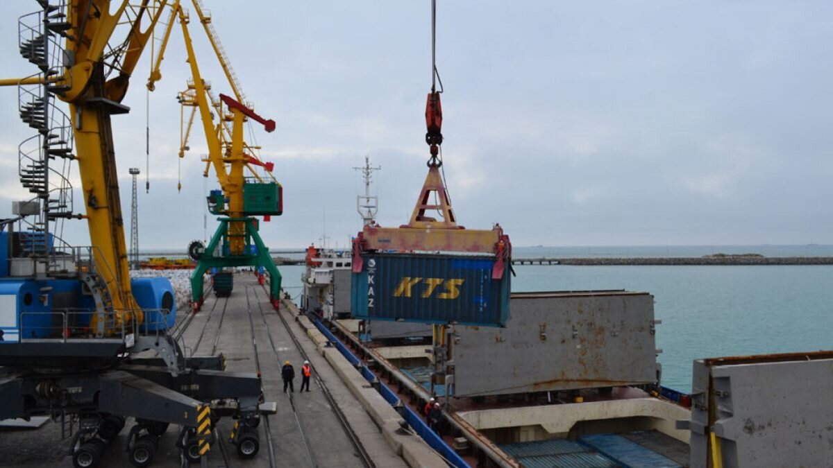    Фото: middlecorridor.com Август Макаров