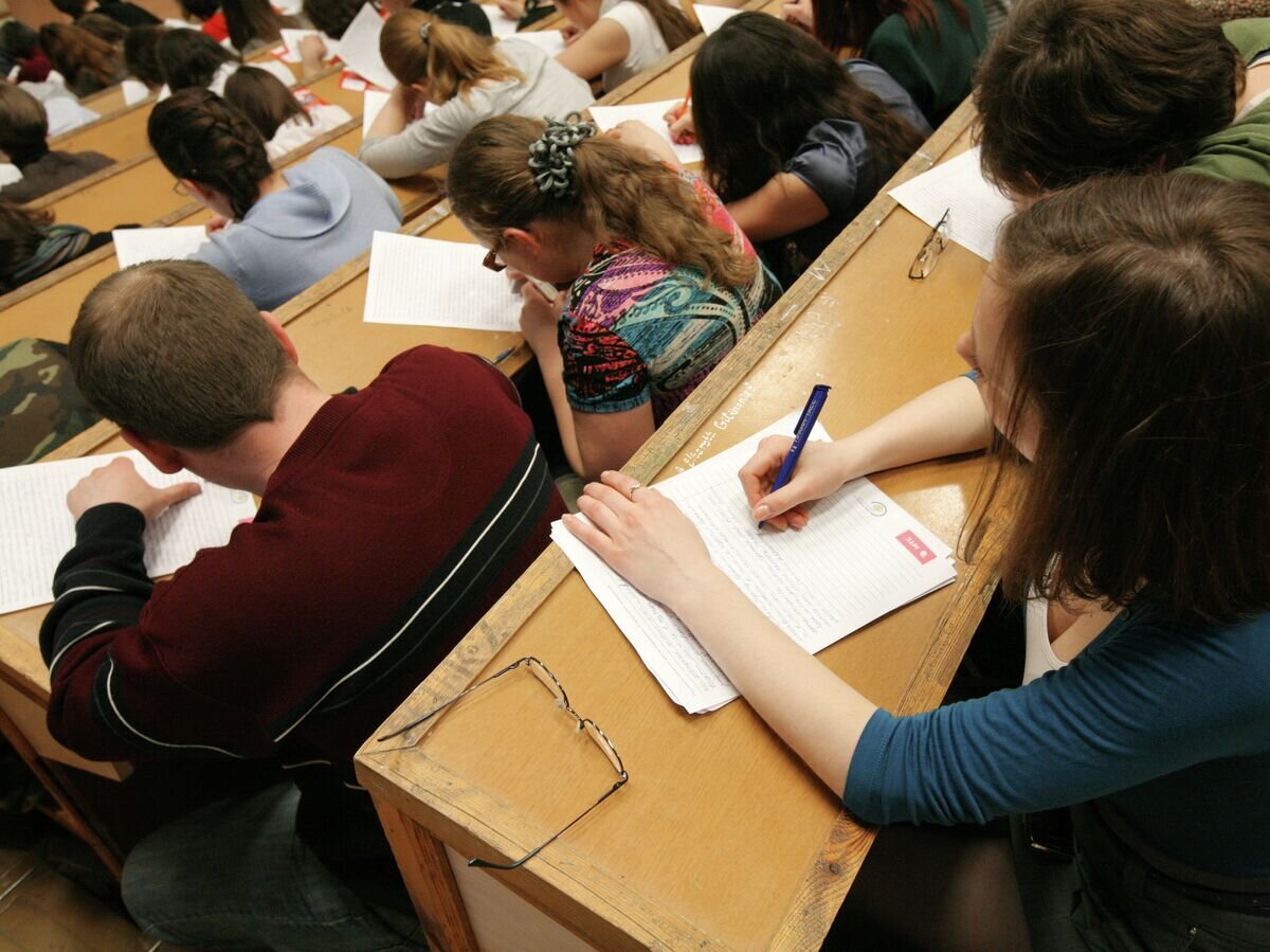    Диктант по русскому языку в университете© РИА Новости / Александр Кряжев