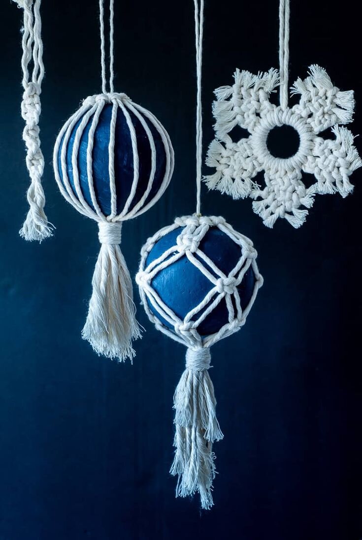 Елочные игрушки макраме мастер класс. Макраме игрушки на елку. Рождественский ангел макраме. Новогодние украшения макраме. Елочные игрушки макраме мастер класс.