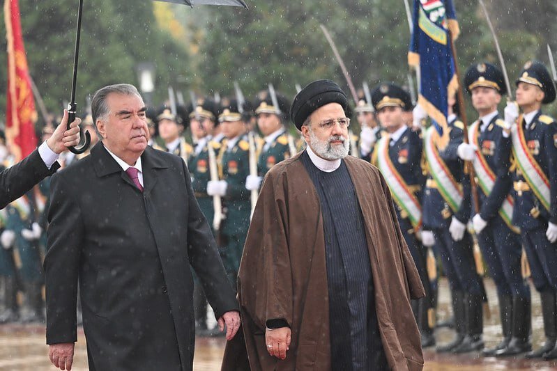 8 ноября по приглашению президента Таджикистана Эмомоли Рахмона с однодневным визитом в Душанбе побывал его иранский коллега Эбрахим Раиси.-2