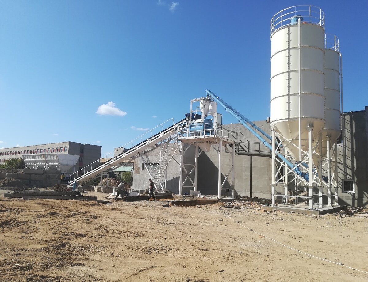 Рис. 4. Общий вид силоса цемента с «обвязкой»