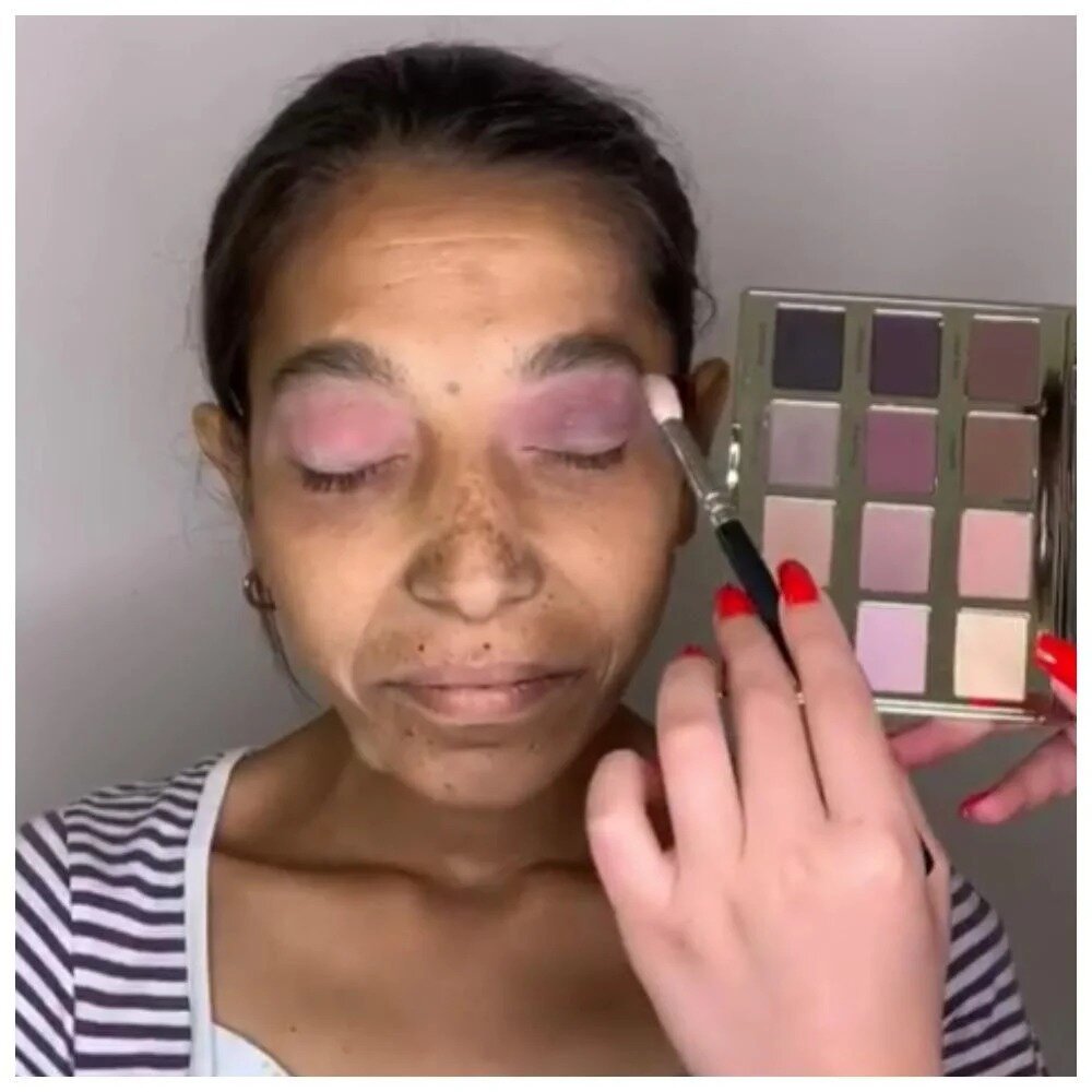  Для Аян Шафаг, визажиста из Азербайджана, ее карьера — исполнение детской мечты. Аян всегда имел страсть к рисованию и украшению людей, что приносило им истинное счастье.-4