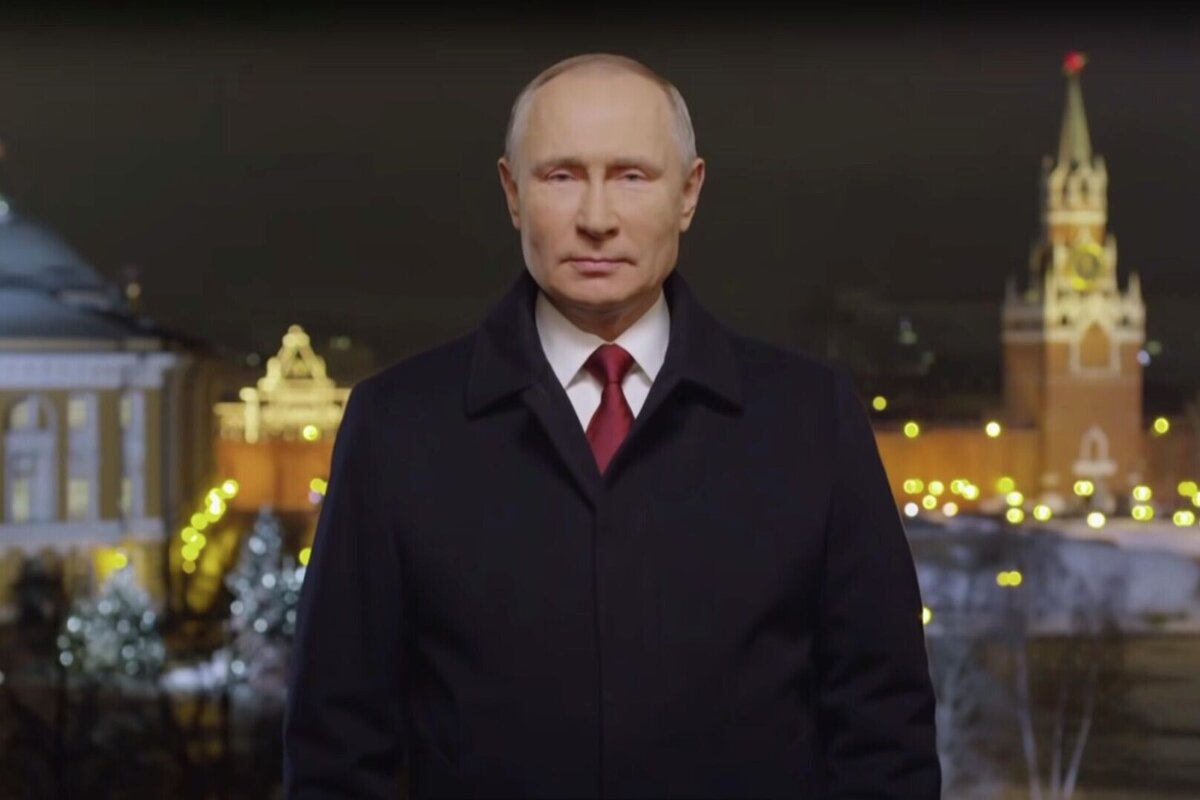     Как менялись поздравления Владимира Путина: все новогодние речи президента за 24 года