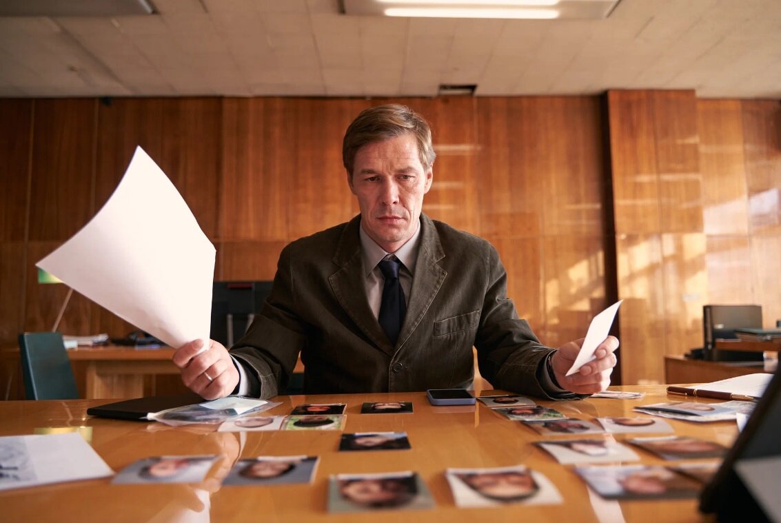 Кадр из сериала «Цикады», 2023. Источник: Кинопоиск.ру