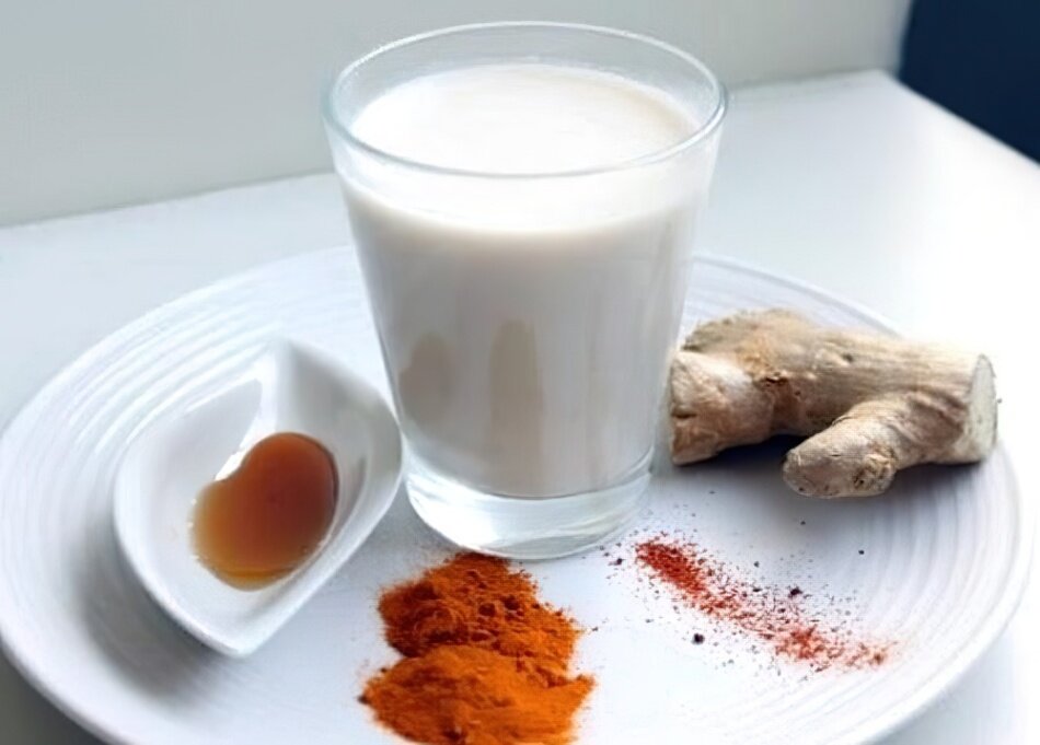 Кефир, куркума, мёд, имбирь. Фото из сети