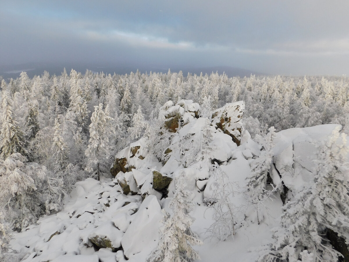 Самая высокая точка на горе Белой - 715,4 метра над уровнем моря. Фото автора.