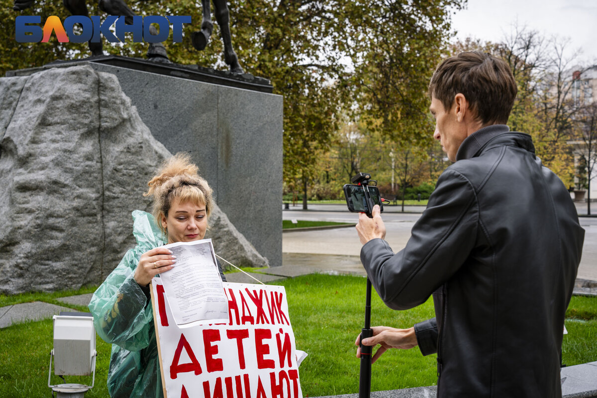 Из собственников в бомжи: мэрия Геленджика массово пытается выселить  жителей с детьми на улицу | Блокнот Краснодар | Дзен