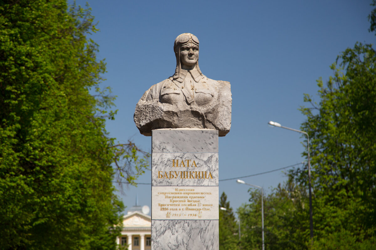 Тольятти йошкар ола. Воинов 22 Йошкар Ола. Памятник богиня Савария Йошкар Ола. Памятник Алексию II Йошкар-Ола. Бакулин Йошкар Ола.