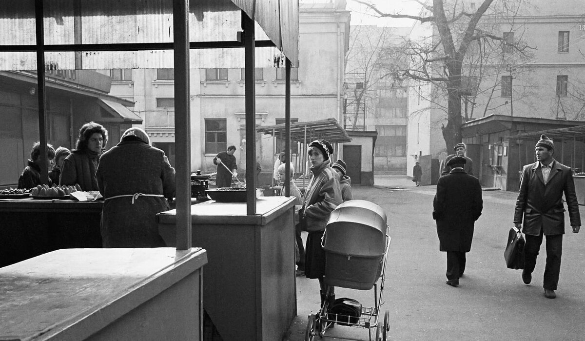 Палашевский рынок, 1987 г. Автор  Sabine Joosten. Источник https://pastvu.com/p/244461.