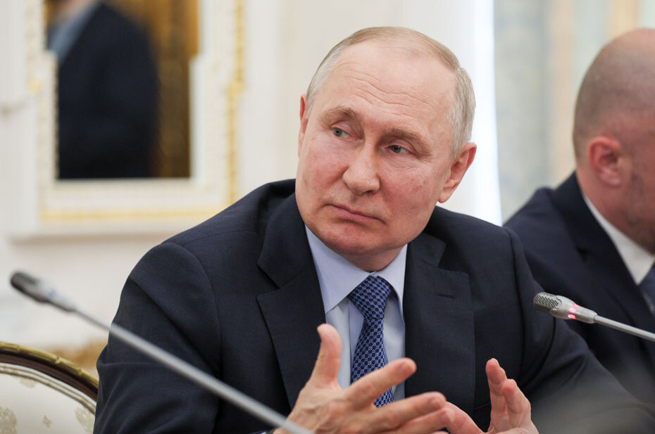 Президент  РФ Владимир Путин во время встречи с военными корреспондентами в  Кремле. Фото: Гавриил Григоров/пресс-служба президента РФ/ТАСС