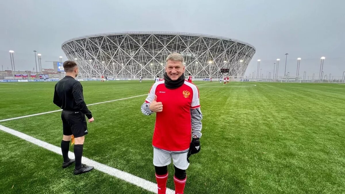     Перед матчем сборных России и Кубы у «Волгоград Арены» прошёл матч болельщиков.