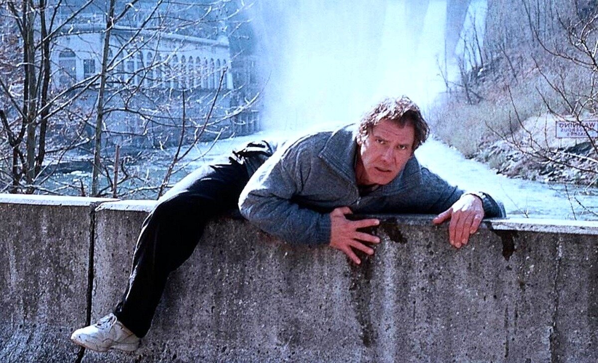 - Пст! Пацанчик! Справку от дипломированного кардиохирурга надо?  