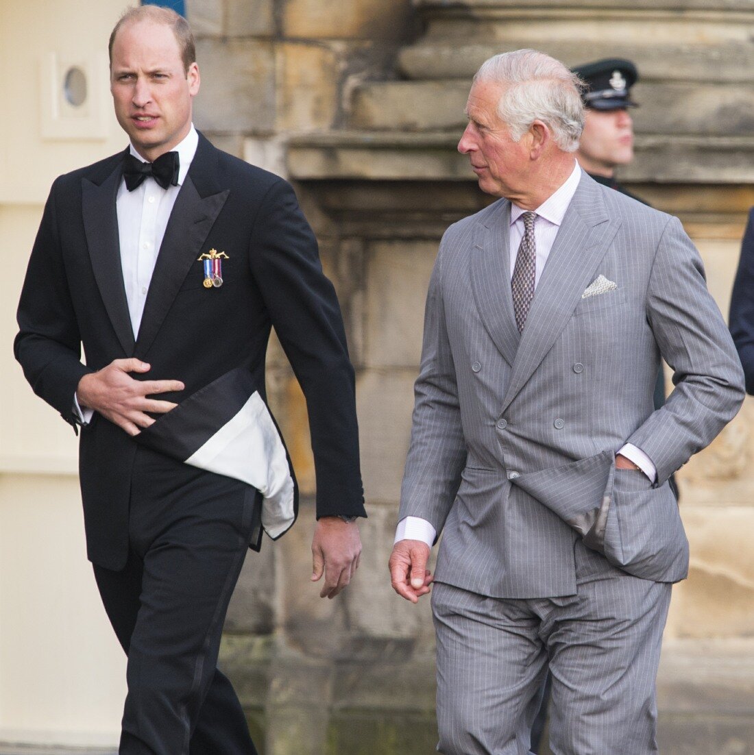 Король Карл III и наследник престола принц Уильям 