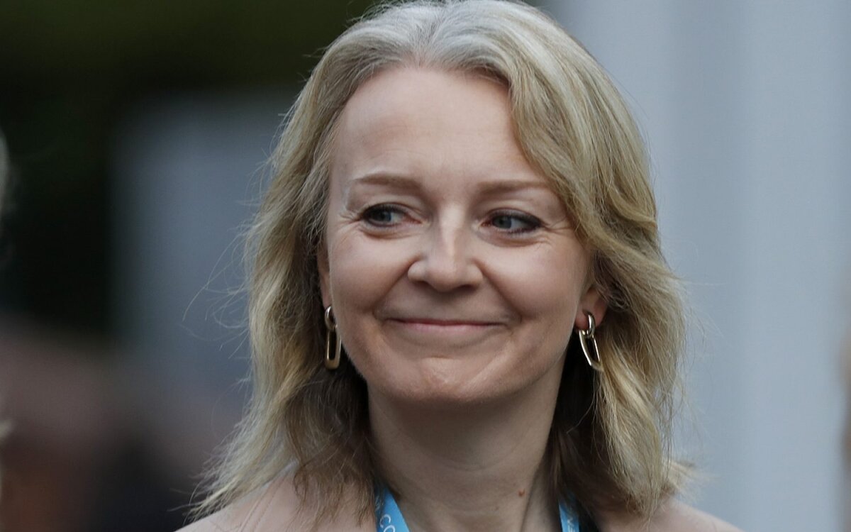 Лиз Трасс считала, что  "власть короля кончается за оградой дворца"