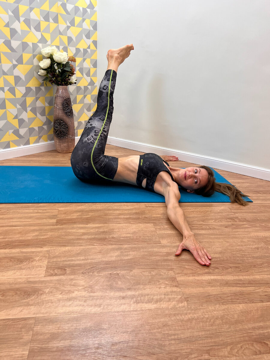 "Джатхара Паривартанасана"