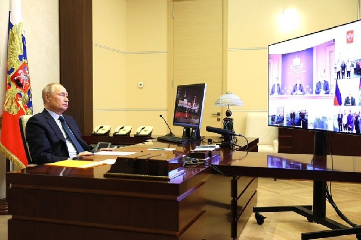    Путин призвал наращивать возможности транспортного комплекса в России