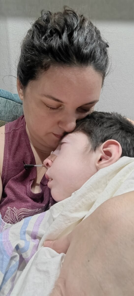 Саша 💕 позавчера в обнимку сидели.