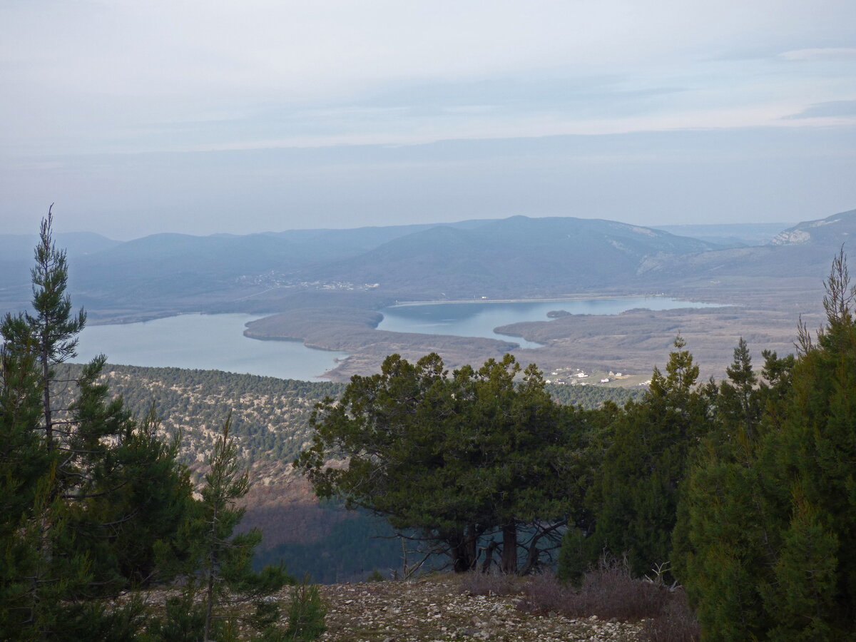 Чернореченское водохранилище в Байдарской долине