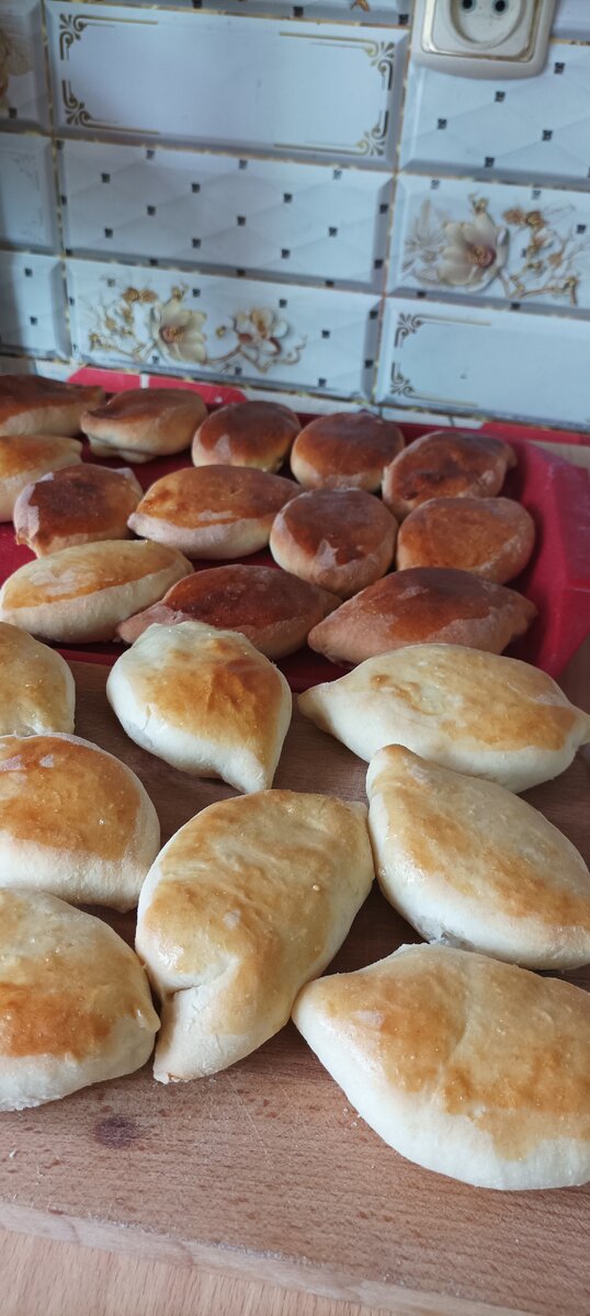 Пирожки пекла сама)