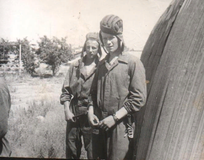 На фото: Штык-нож на поясе уже «застрахован» от потери стропой