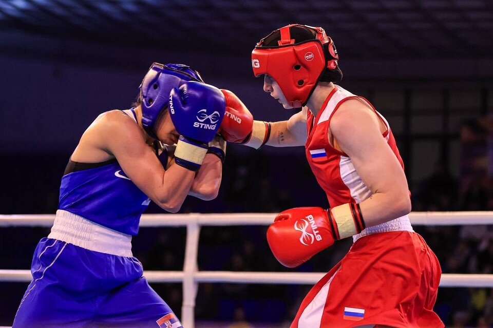    Ульяна (справа) выступала под флагом своей страны. Фото: ТГ/ Желновач