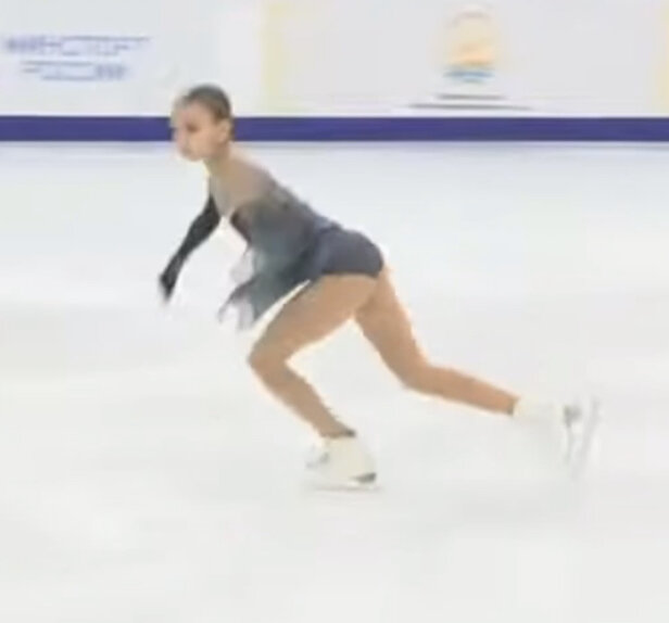 Ребро перед отталкиванием на тройном лутце.