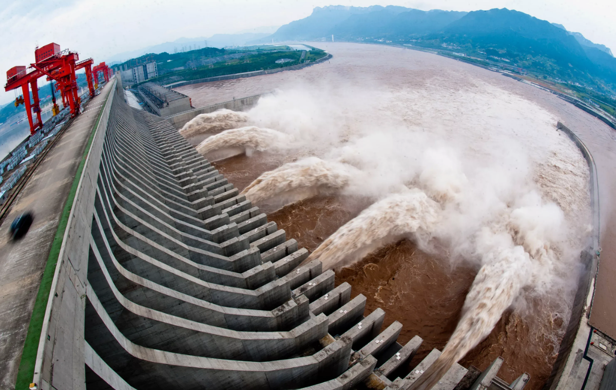 Китайская дамба. Гидроэлектростанция «Санься». Три ущелья ГЭС. Гидроэлектростанция три ущелья Китай. ГЭС на Янцзы.