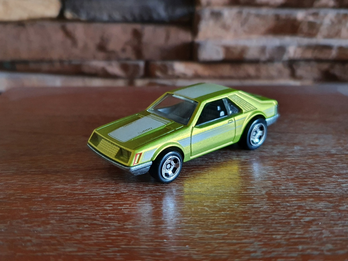 Ford Mustang третьего поколения от HotWheels (старая модель). Фотография Max Max.
