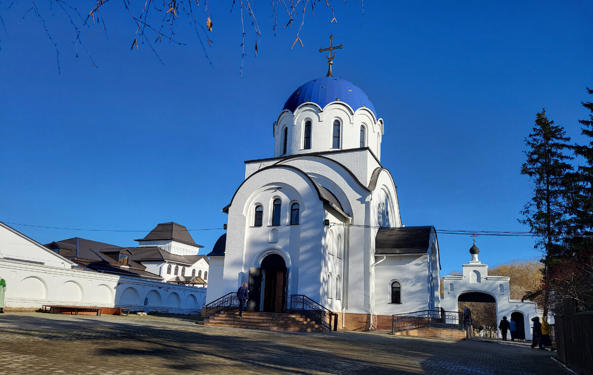 Женский монастырь "Всецарица" у станицы Пластуновской Краснодарского края. Фото из личного архива 